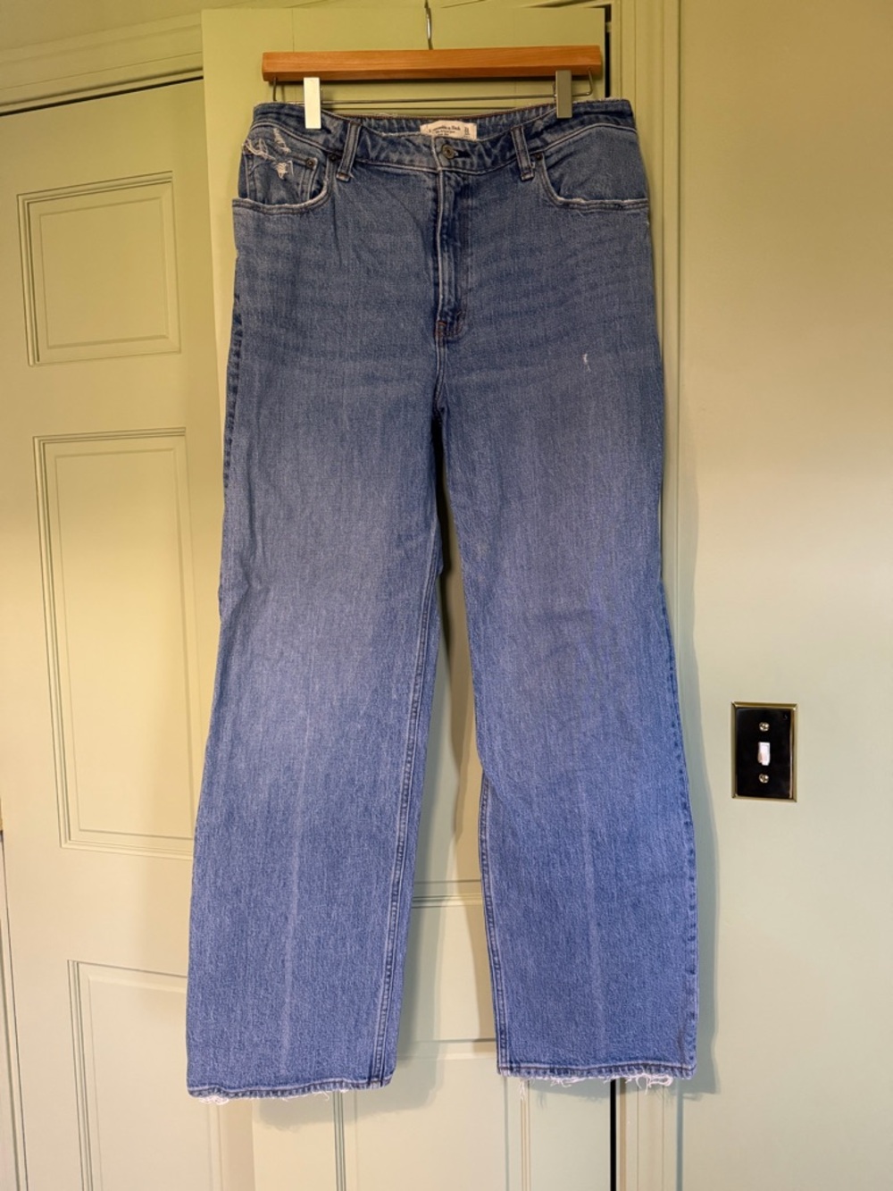 Abercrombie High Rise 90s Relaxed Jean - Picture 5 of 7
